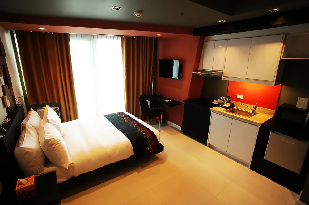 Kl Serviced Residences Managed By Hii Makati City