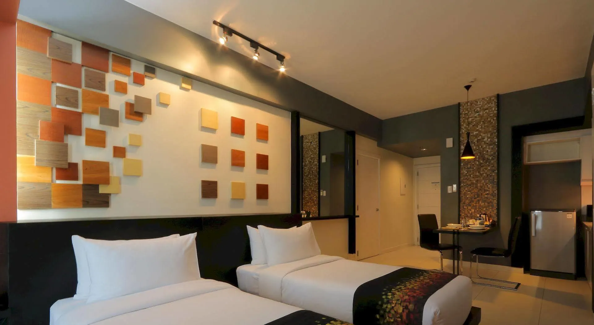 Kl Serviced Residences Managed By Hii Makati City