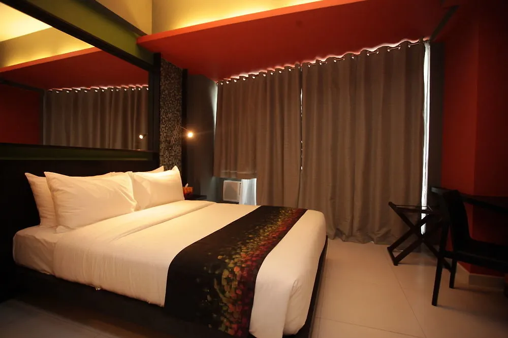 Kl Serviced Residences Managed By Hii Makati City Aparthotel